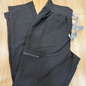 Figs Petite High Waisted Yola Skinny Scrub Pants in Black